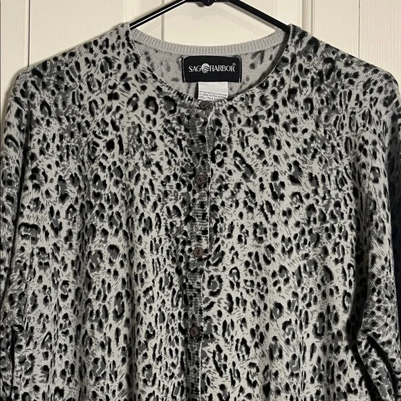 Sag Harbor Women’s Black and Gray Animal Print Button Cardigan Size XL - Picture 3 of 4